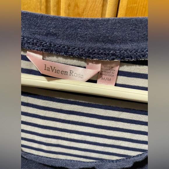 La vie en rose sleep shirt. Size Medium - Picture 3 of 7